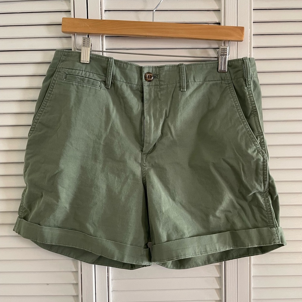EUC GAP Women's Khaki Shorts, Olive Green, 5”, size 10